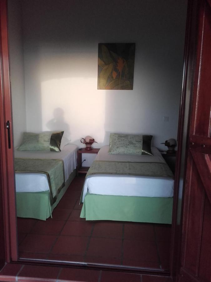 Chambre D'Hotes "Villa Rayon Vert" Deshaies Bagian luar foto
